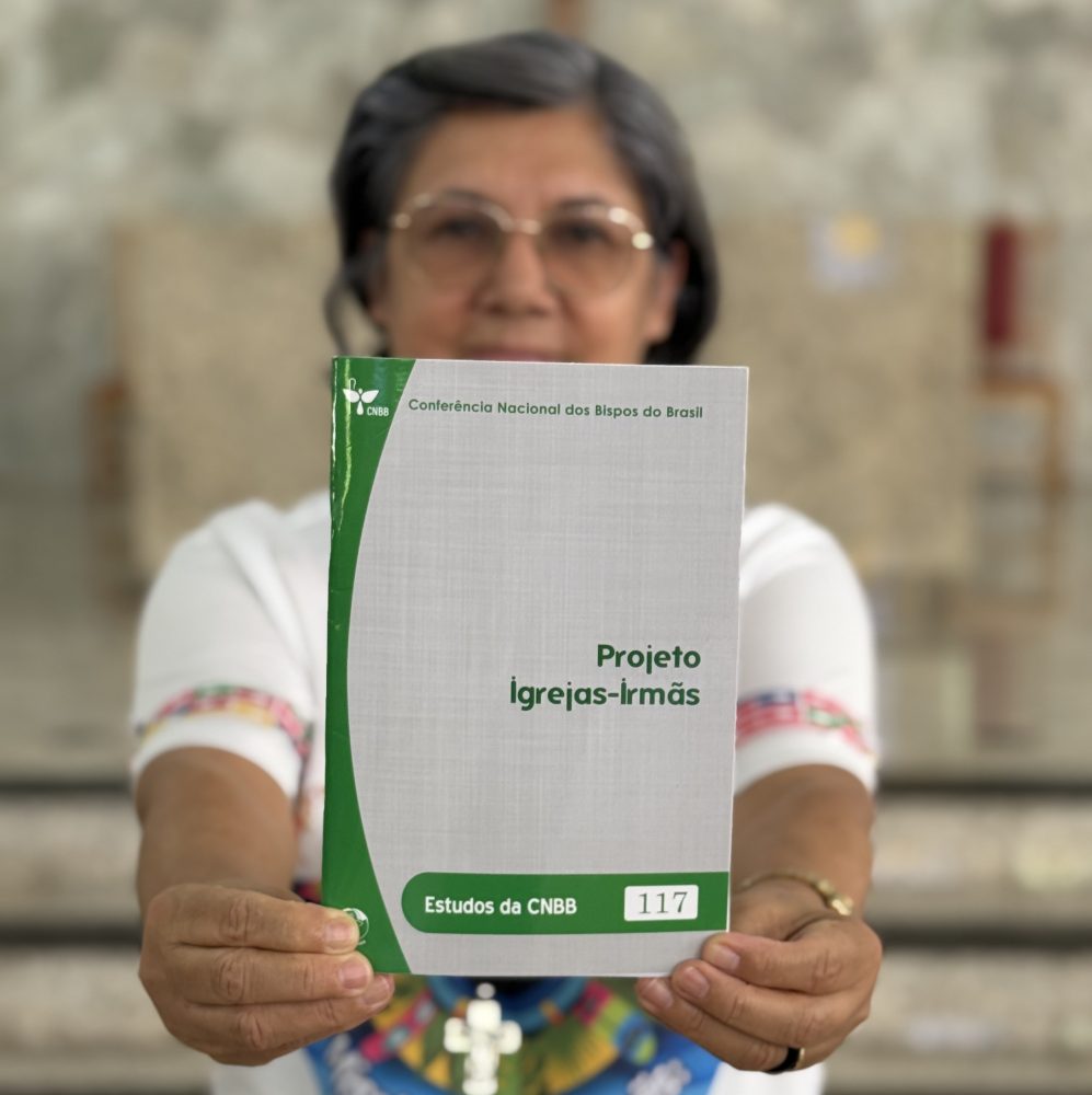 Irmã Dirce Gomes realiza contribuição literária para a Santa Igreja