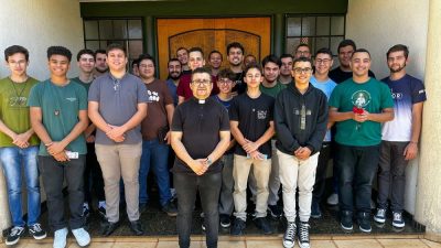 Retiro vocacional acolhe jovens discernindo sua vocação