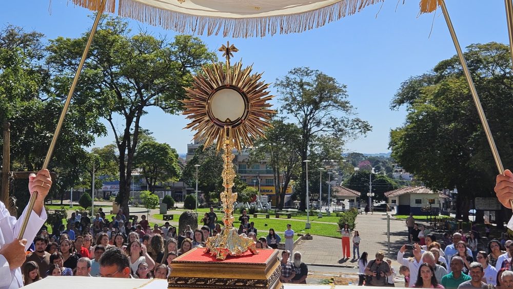 Solenidade de Corpus Christi pela Diocese de Umuarama