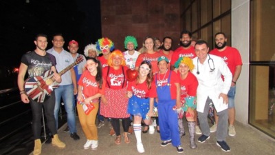 Voluntários do Grupo O Resgate levam alegria para Hospital no Dia do Riso