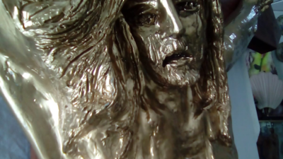 Cruz de 4,5 metros chega da Itália para a Paróquia Sagrada Família de Cianorte