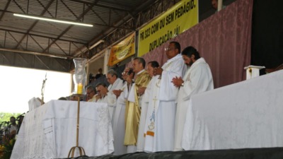 Missa do dia do trabalhador reza pelas vítimas da PR-323